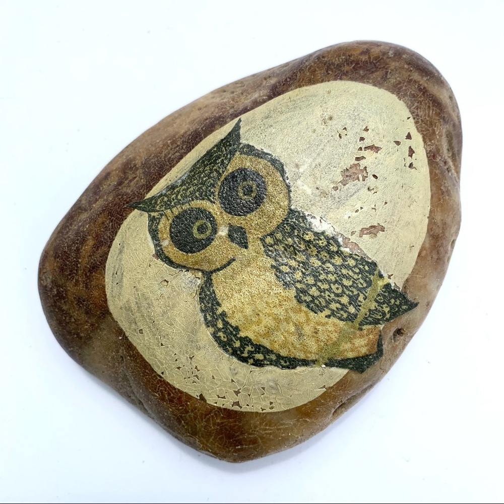 VINTAGE 1970s OWL PAINTED ROCK  paperweight